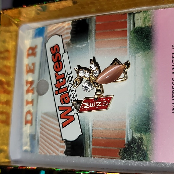 Waitress (Server) Angel Pin with Gift Box - Picture 2 of 6